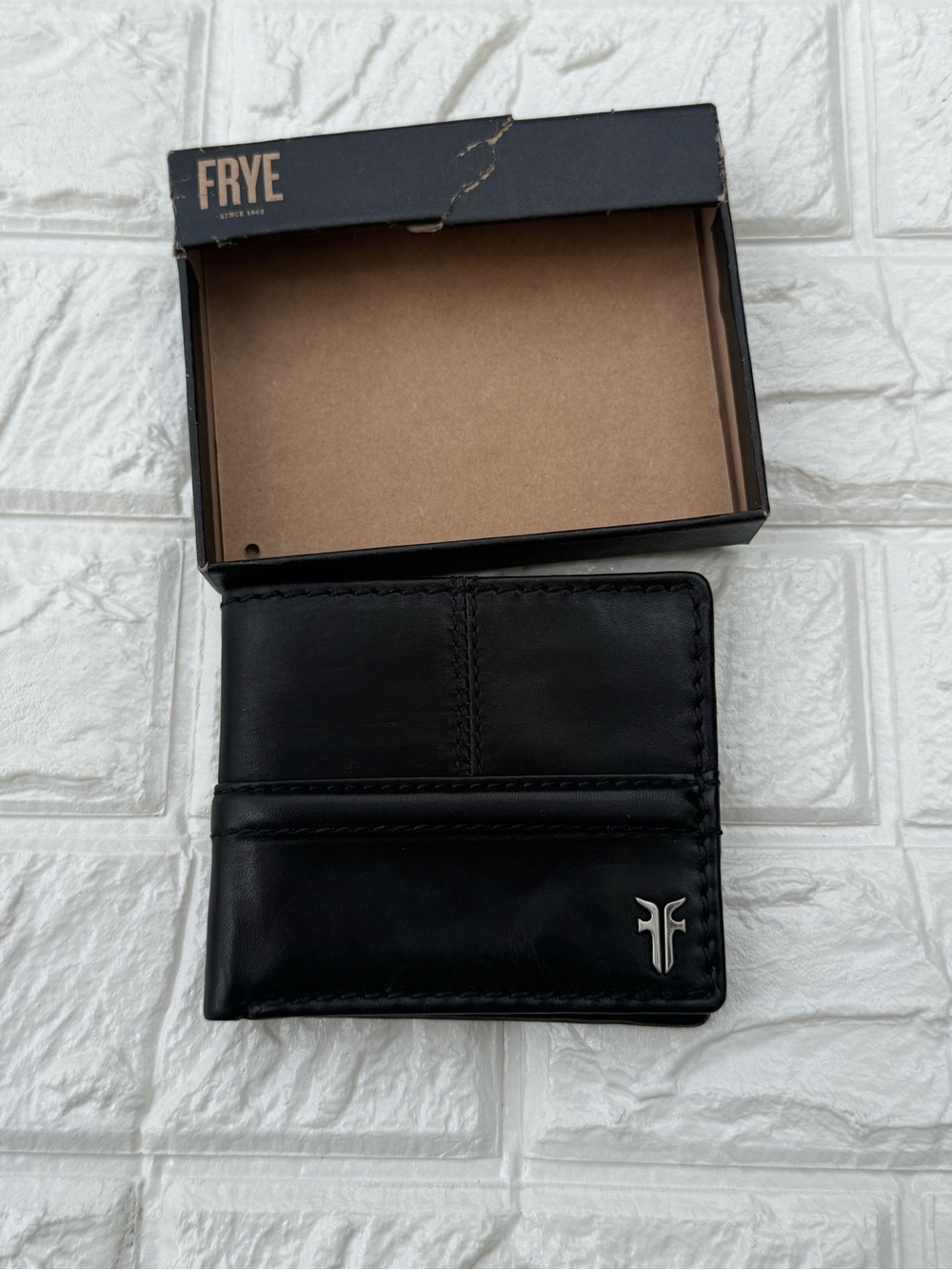 Frye Nash Leather Double Billfold Wallet Black New